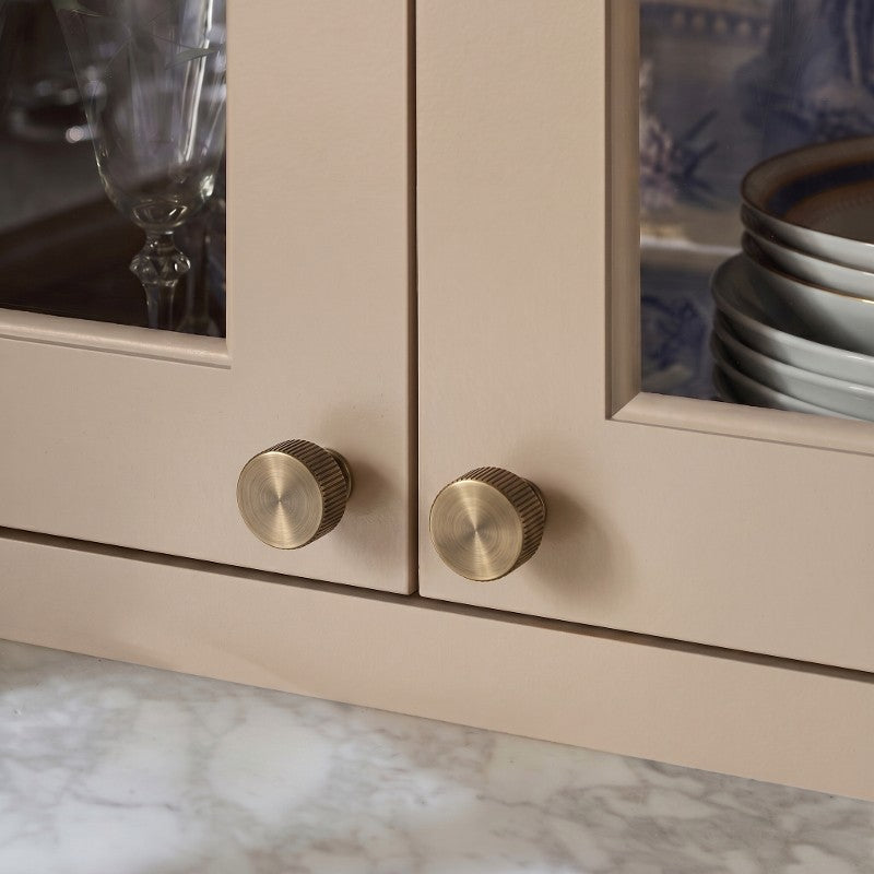 A polished golden brass slim bar cabinet pull from the Hometouch collection, featuring a refined metallic finish and linear profile designed for modern cabinet hardware applications.